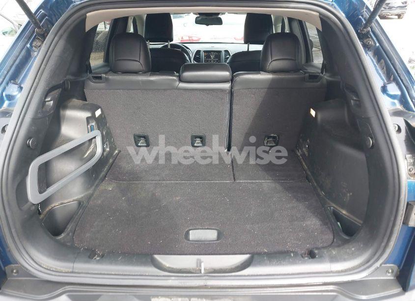 Photo 8 of 2018 Jeep Cherokee LATITUDE PLUS FWD (VIN 1C4PJLLB9JD520010)