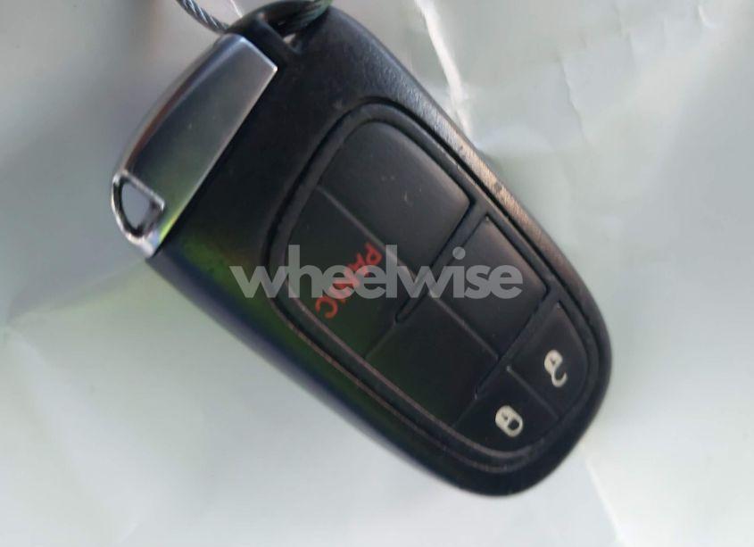 Photo 11 of 2019 Jeep Cherokee LATITUDE PLUS FWD (VIN 1C4PJLLB9KD130266)