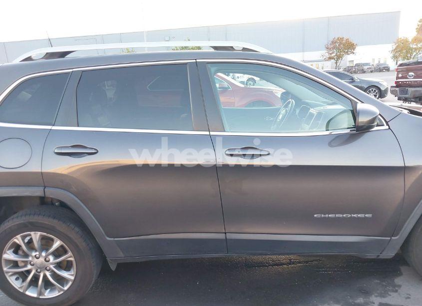 Photo 14 of 2019 Jeep Cherokee LATITUDE PLUS FWD (VIN 1C4PJLLB9KD130266)