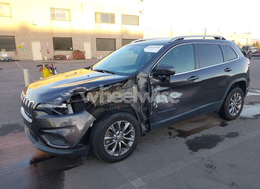 Photo 2 of 2019 Jeep Cherokee LATITUDE PLUS FWD (VIN 1C4PJLLB9KD130266)