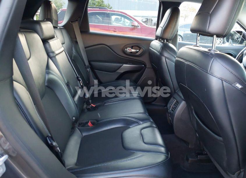 Photo 8 of 2019 Jeep Cherokee LATITUDE PLUS FWD (VIN 1C4PJLLB9KD130266)