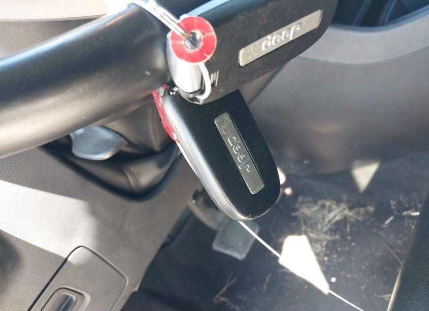 Photo 11 of 2019 Jeep Cherokee LATITUDE PLUS FWD (VIN 1C4PJLLB9KD215737)