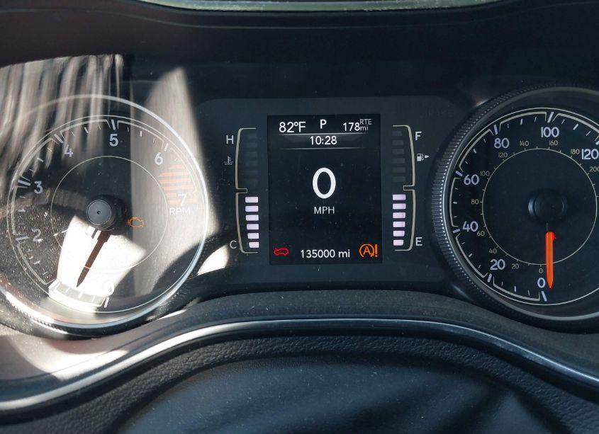 Photo 15 of 2019 Jeep Cherokee LATITUDE PLUS FWD (VIN 1C4PJLLB9KD215737)