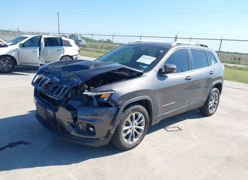 Photo 2 of 2019 Jeep Cherokee LATITUDE PLUS FWD (VIN 1C4PJLLB9KD215737)