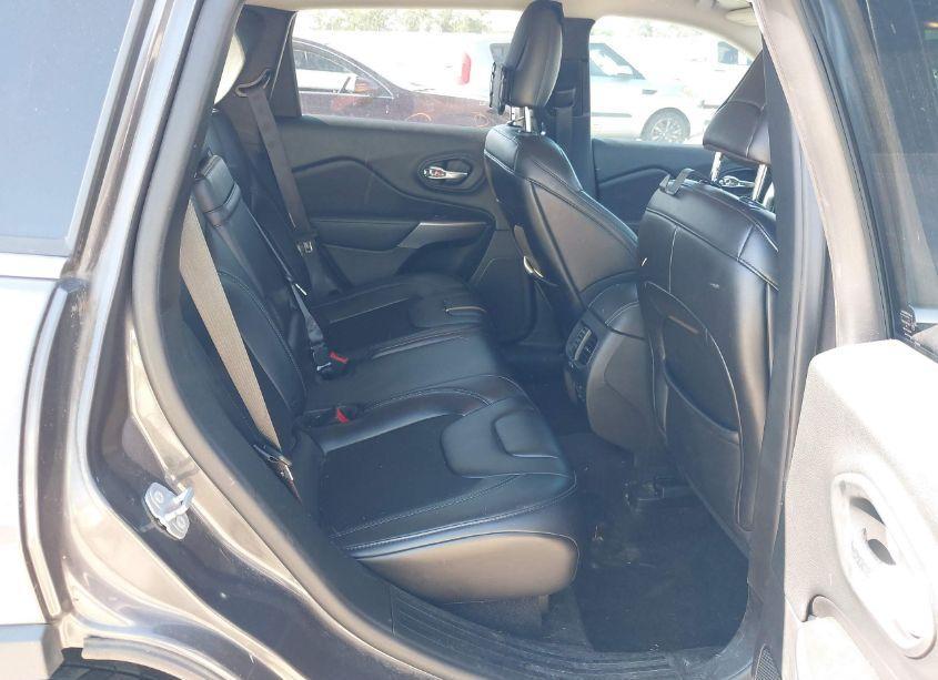 Photo 8 of 2019 Jeep Cherokee LATITUDE PLUS FWD (VIN 1C4PJLLB9KD215737)