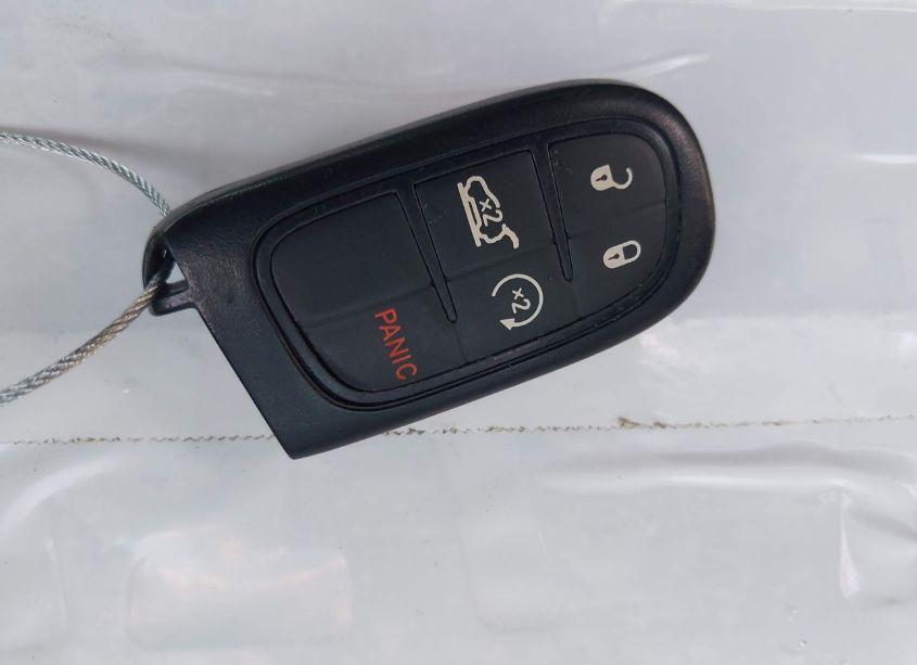 Photo 11 of 2019 Jeep Cherokee LATITUDE PLUS FWD (VIN 1C4PJLLB9KD225863)