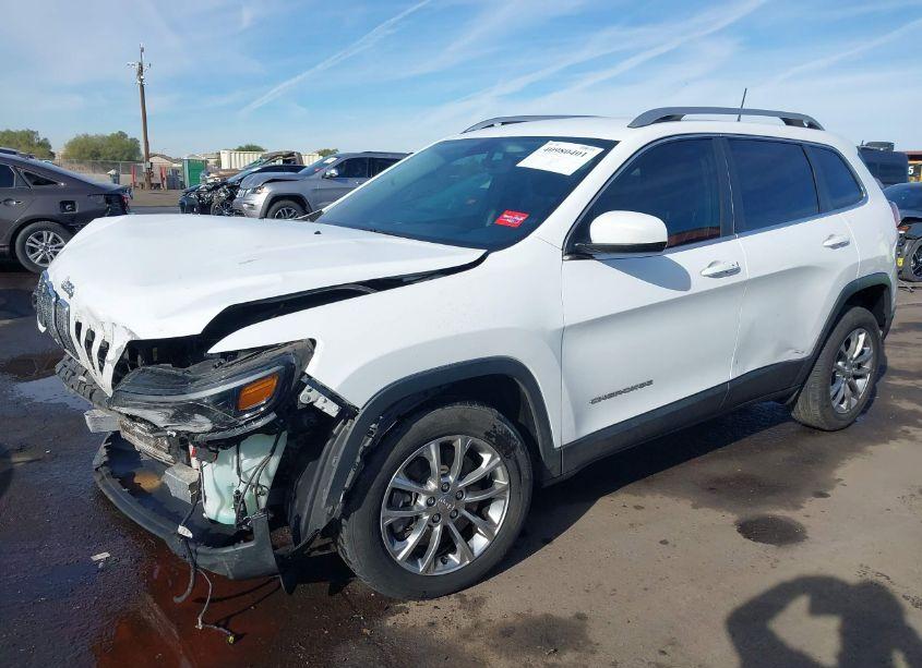 Photo 2 of 2019 Jeep Cherokee LATITUDE PLUS FWD (VIN 1C4PJLLB9KD225863)