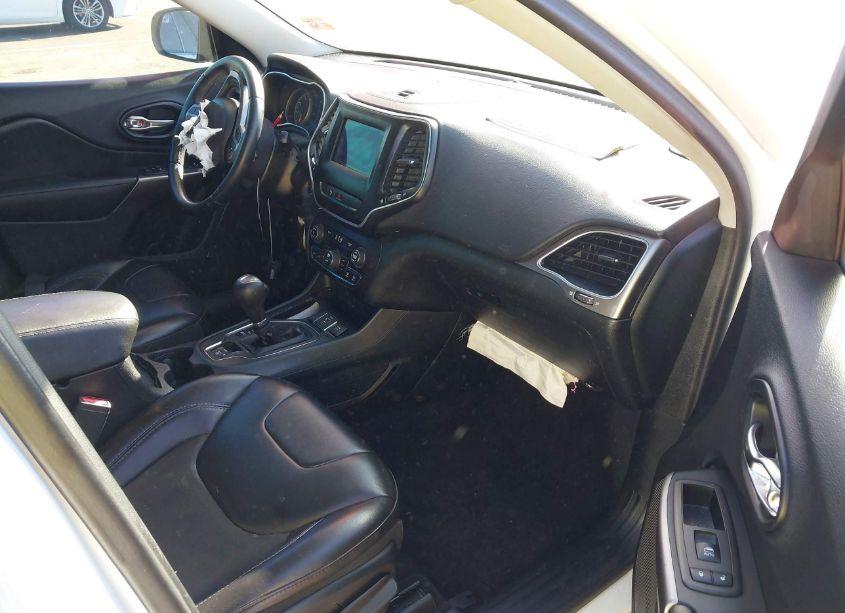 Photo 5 of 2019 Jeep Cherokee LATITUDE PLUS FWD (VIN 1C4PJLLB9KD225863)