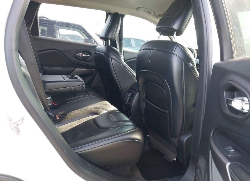 Photo 8 of 2019 Jeep Cherokee LATITUDE PLUS FWD (VIN 1C4PJLLB9KD225863)