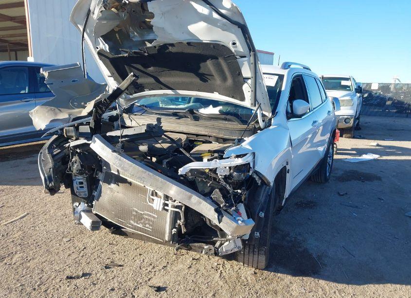 Photo 2 of 2019 Jeep Cherokee LATITUDE PLUS FWD (VIN 1C4PJLLB9KD312873)