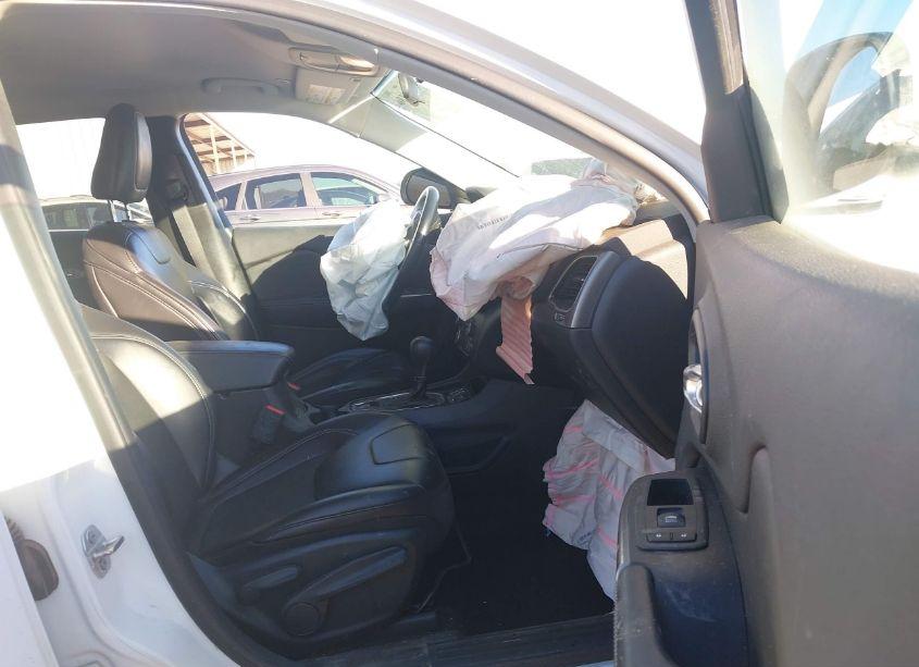 Photo 5 of 2019 Jeep Cherokee LATITUDE PLUS FWD (VIN 1C4PJLLB9KD312873)