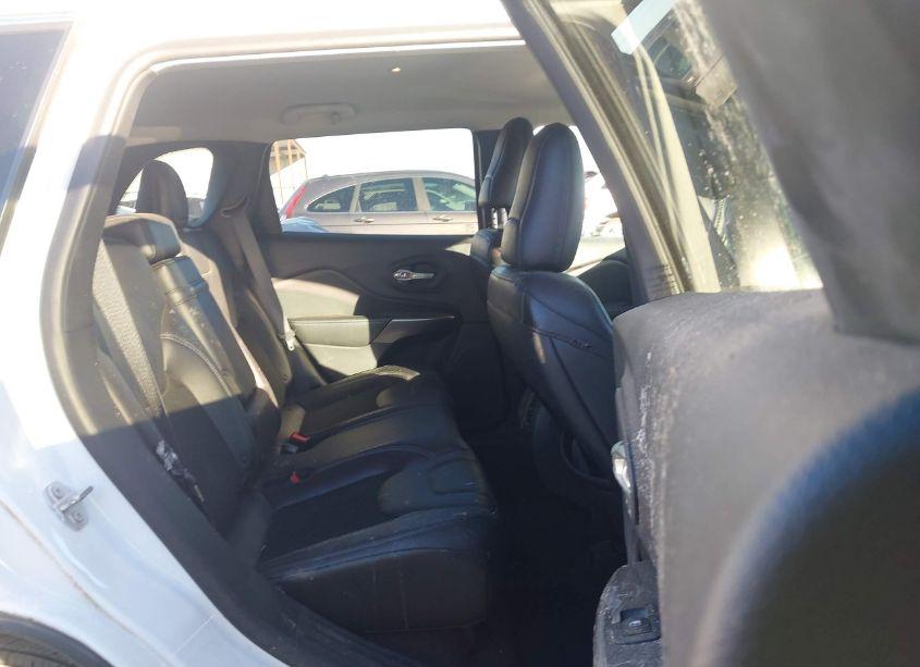 Photo 8 of 2019 Jeep Cherokee LATITUDE PLUS FWD (VIN 1C4PJLLB9KD312873)