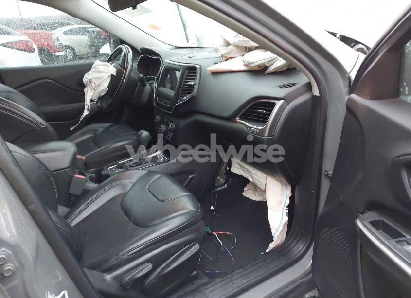 Photo 5 of 2020 Jeep Cherokee LATITUDE PLUS FWD (VIN 1C4PJLLB9LD514713)