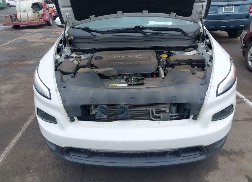 Photo 10 of 2018 Jeep Cherokee LATITUDE PLUS FWD (VIN 1C4PJLLBXJD510313)