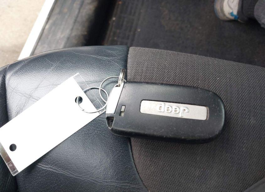 Photo 11 of 2018 Jeep Cherokee LATITUDE PLUS FWD (VIN 1C4PJLLBXJD510313)