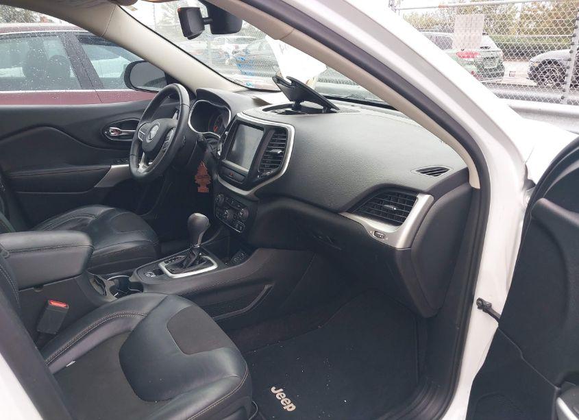 Photo 5 of 2018 Jeep Cherokee LATITUDE PLUS FWD (VIN 1C4PJLLBXJD510313)