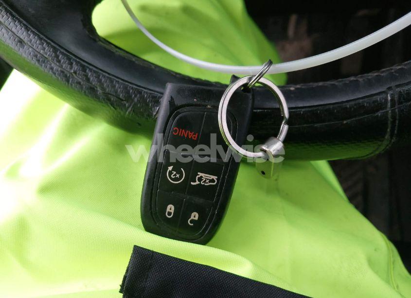 Photo 11 of 2019 Jeep Cherokee LATITUDE PLUS FWD (VIN 1C4PJLLBXKD176074)