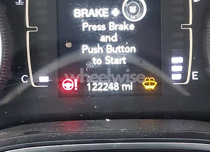 Photo 16 of 2019 Jeep Cherokee LATITUDE PLUS FWD (VIN 1C4PJLLBXKD176074)