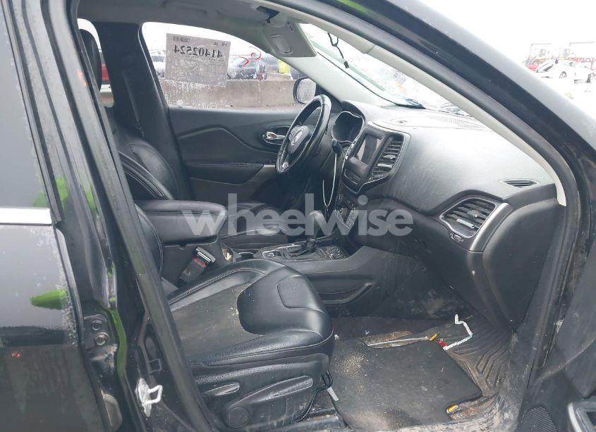 Photo 5 of 2019 Jeep Cherokee LATITUDE PLUS FWD (VIN 1C4PJLLBXKD176074)