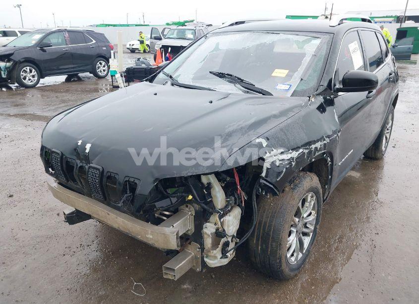 Photo 6 of 2019 Jeep Cherokee LATITUDE PLUS FWD (VIN 1C4PJLLBXKD176074)