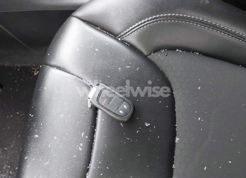 Photo 11 of 2019 Jeep Cherokee LATITUDE PLUS FWD (VIN 1C4PJLLBXKD290219)