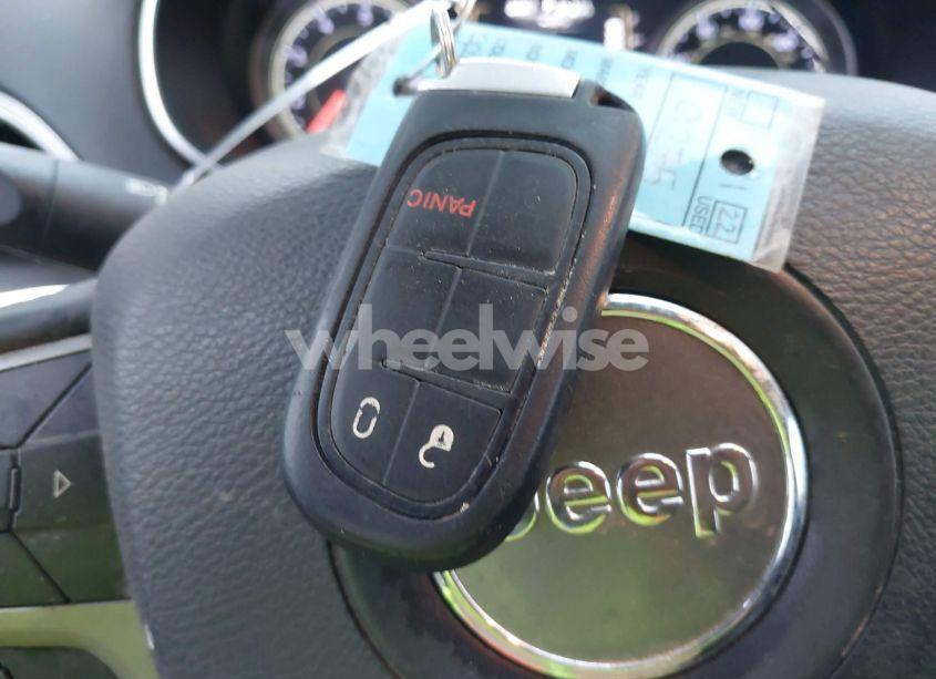 Photo 11 of 2019 Jeep Cherokee LATITUDE PLUS FWD (VIN 1C4PJLLBXKD420578)