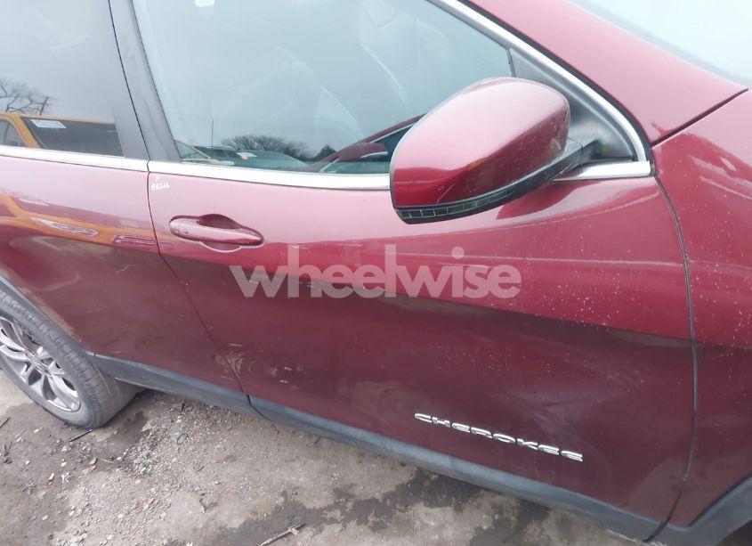 Photo 14 of 2019 Jeep Cherokee LATITUDE PLUS FWD (VIN 1C4PJLLBXKD420578)