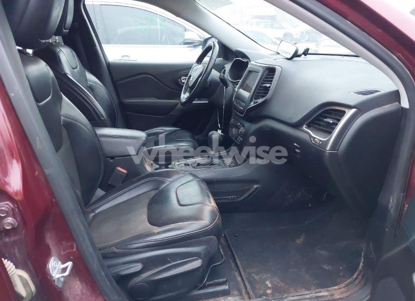 Photo 5 of 2019 Jeep Cherokee LATITUDE PLUS FWD (VIN 1C4PJLLBXKD420578)