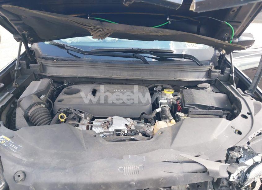 Photo 10 of 2019 Jeep Cherokee LATITUDE PLUS FWD (VIN 1C4PJLLN1KD171534)