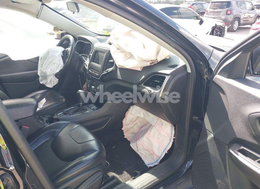 Photo 5 of 2019 Jeep Cherokee LATITUDE PLUS FWD (VIN 1C4PJLLN1KD171534)