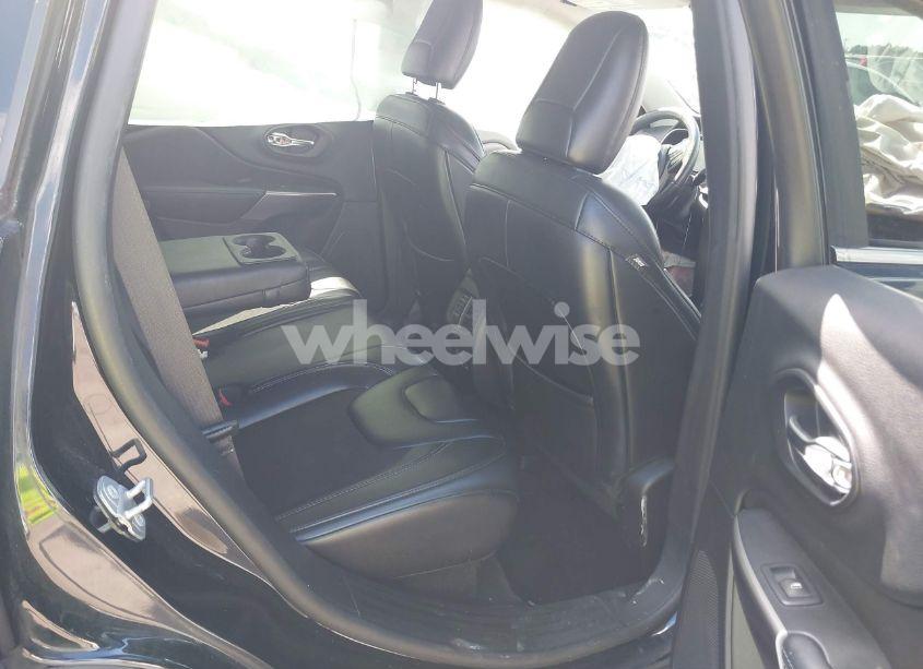 Photo 8 of 2019 Jeep Cherokee LATITUDE PLUS FWD (VIN 1C4PJLLN1KD171534)