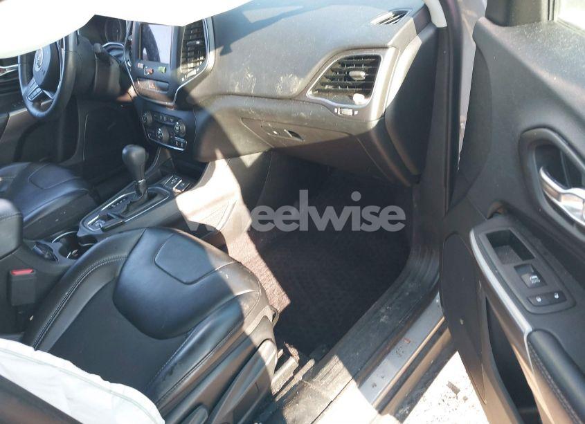 Photo 5 of 2019 Jeep Cherokee LATITUDE PLUS FWD (VIN 1C4PJLLN1KD196210)