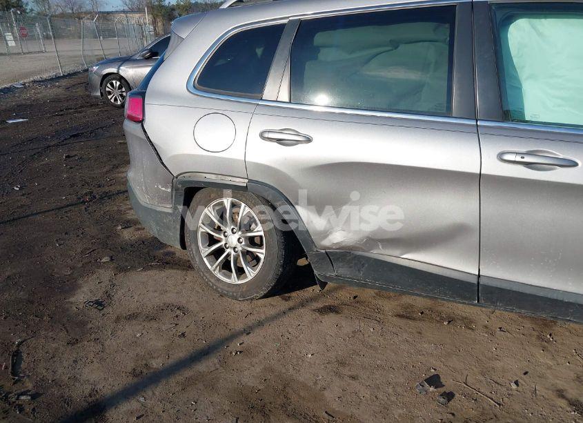 Photo 6 of 2019 Jeep Cherokee LATITUDE PLUS FWD (VIN 1C4PJLLN1KD196210)