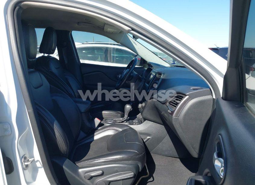 Photo 5 of 2019 Jeep Cherokee LATITUDE PLUS FWD (VIN 1C4PJLLNXKD290098)