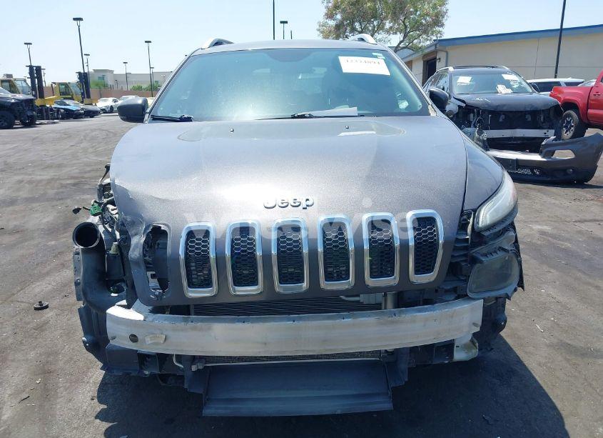 Photo 13 of 2018 Jeep Cherokee LATITUDE PLUS FWD (VIN 1C4PJLLX0JD523874)