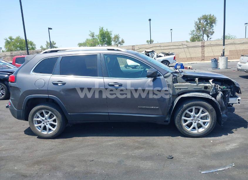 Photo 14 of 2018 Jeep Cherokee LATITUDE PLUS FWD (VIN 1C4PJLLX0JD523874)