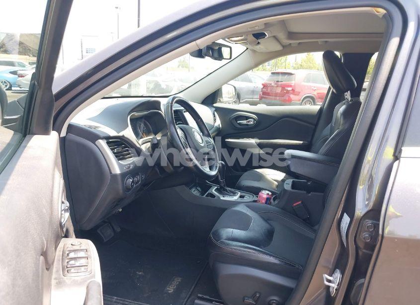 Photo 5 of 2018 Jeep Cherokee LATITUDE PLUS FWD (VIN 1C4PJLLX0JD523874)