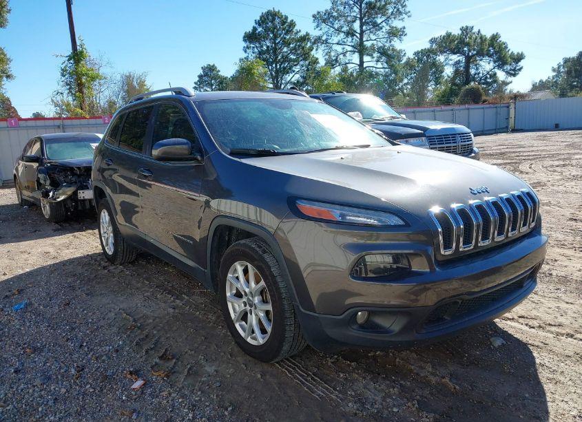 2018 Jeep Cherokee LATITUDE PLUS FWD (VIN 1C4PJLLX0JD573254) main photo