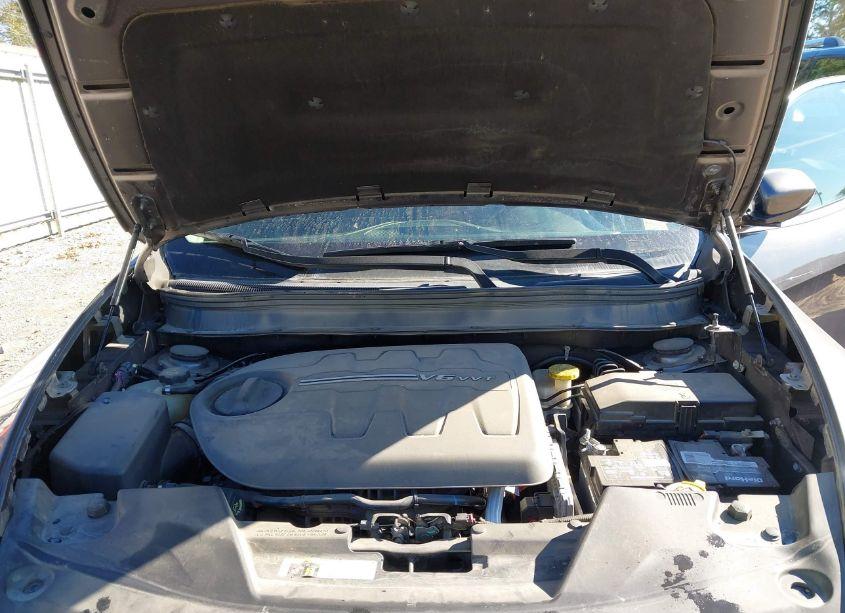 Photo 10 of 2018 Jeep Cherokee LATITUDE PLUS FWD (VIN 1C4PJLLX0JD573254)