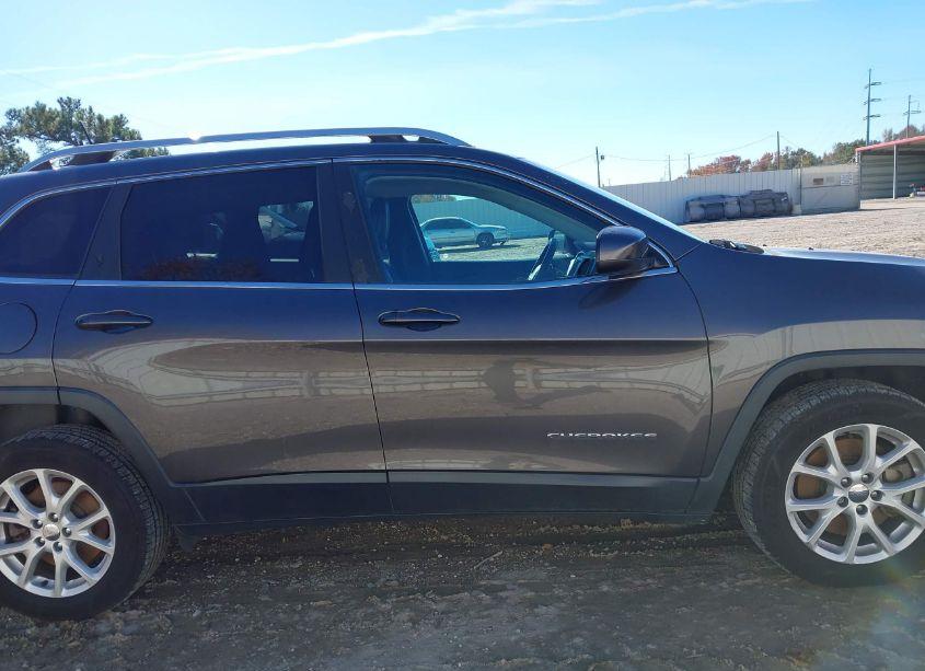 Photo 13 of 2018 Jeep Cherokee LATITUDE PLUS FWD (VIN 1C4PJLLX0JD573254)