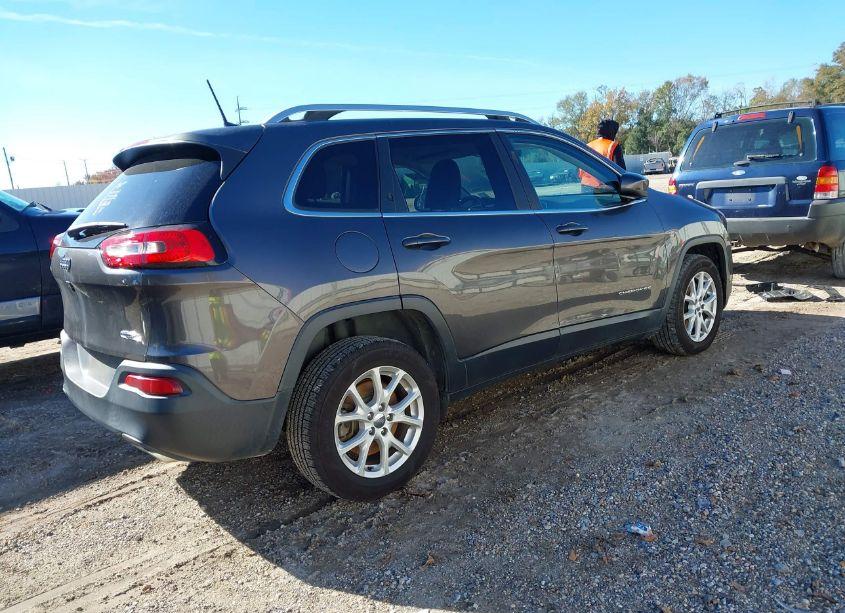 Photo 4 of 2018 Jeep Cherokee LATITUDE PLUS FWD (VIN 1C4PJLLX0JD573254)