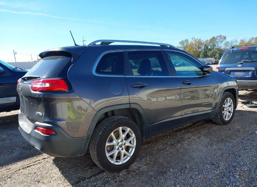 Photo 6 of 2018 Jeep Cherokee LATITUDE PLUS FWD (VIN 1C4PJLLX0JD573254)
