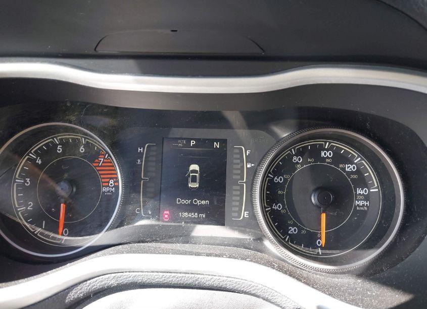 Photo 7 of 2018 Jeep Cherokee LATITUDE PLUS FWD (VIN 1C4PJLLX0JD573254)