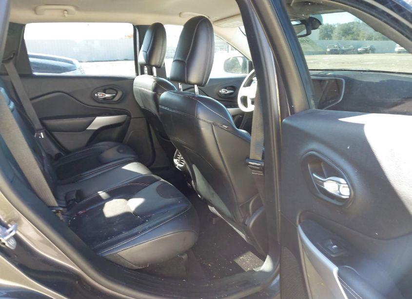 Photo 8 of 2018 Jeep Cherokee LATITUDE PLUS FWD (VIN 1C4PJLLX0JD573254)