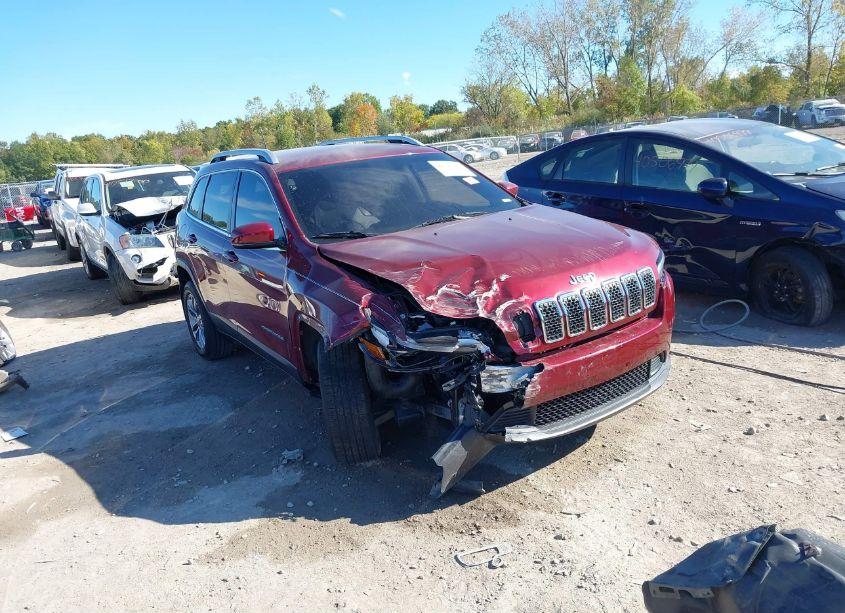2019 Jeep Cherokee LATITUDE PLUS FWD (VIN 1C4PJLLX0KD241221) main photo