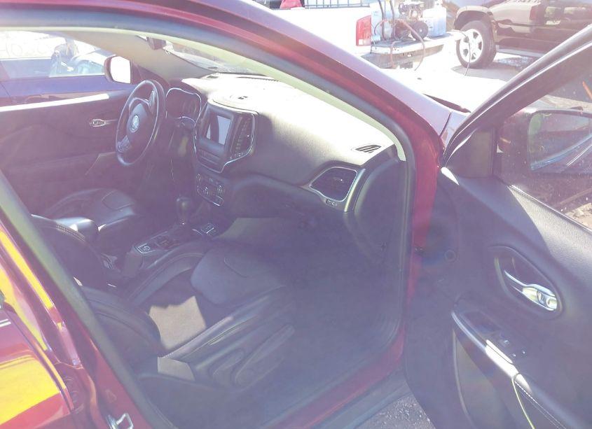 Photo 5 of 2019 Jeep Cherokee LATITUDE PLUS FWD (VIN 1C4PJLLX0KD241221)