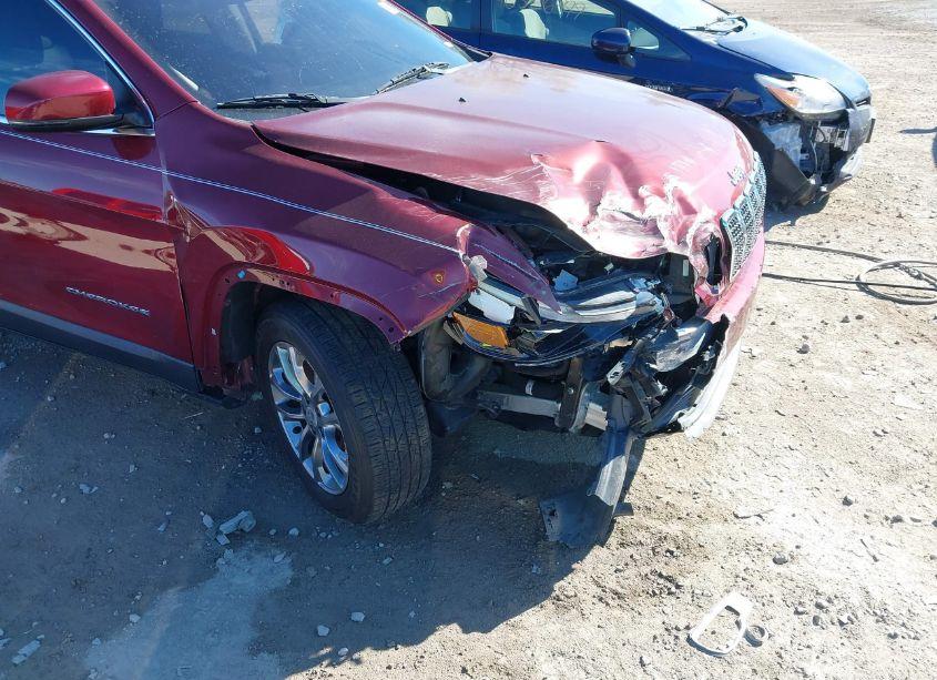 Photo 6 of 2019 Jeep Cherokee LATITUDE PLUS FWD (VIN 1C4PJLLX0KD241221)