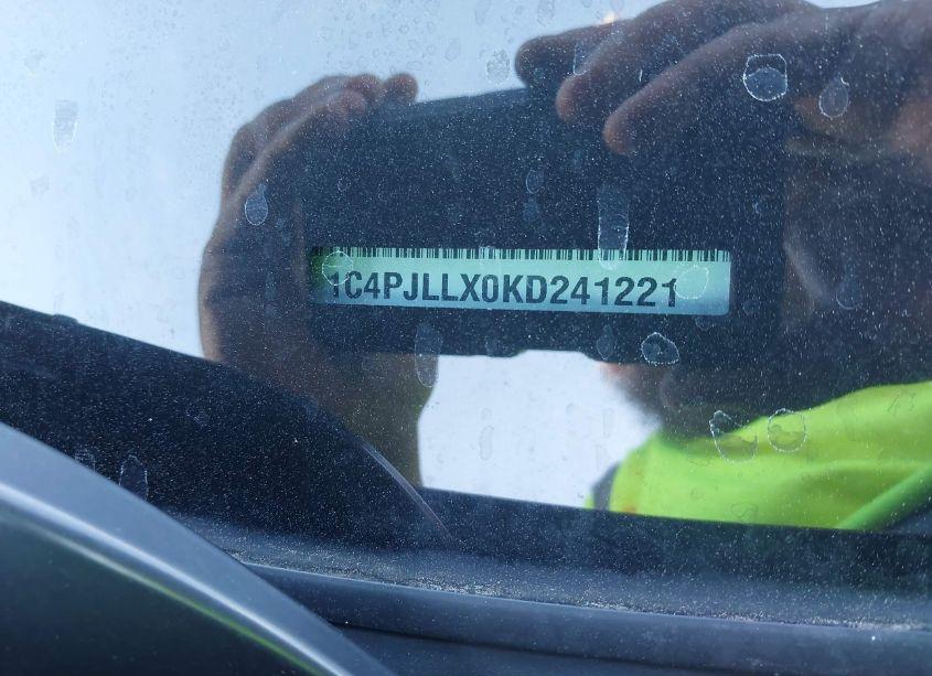 Photo 9 of 2019 Jeep Cherokee LATITUDE PLUS FWD (VIN 1C4PJLLX0KD241221)