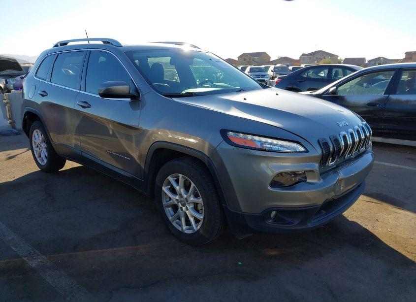 2018 Jeep Cherokee LATITUDE PLUS FWD (VIN 1C4PJLLX1JD580424) main photo