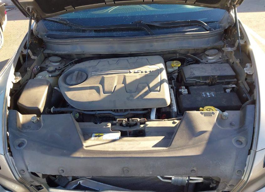 Photo 10 of 2018 Jeep Cherokee LATITUDE PLUS FWD (VIN 1C4PJLLX1JD580424)